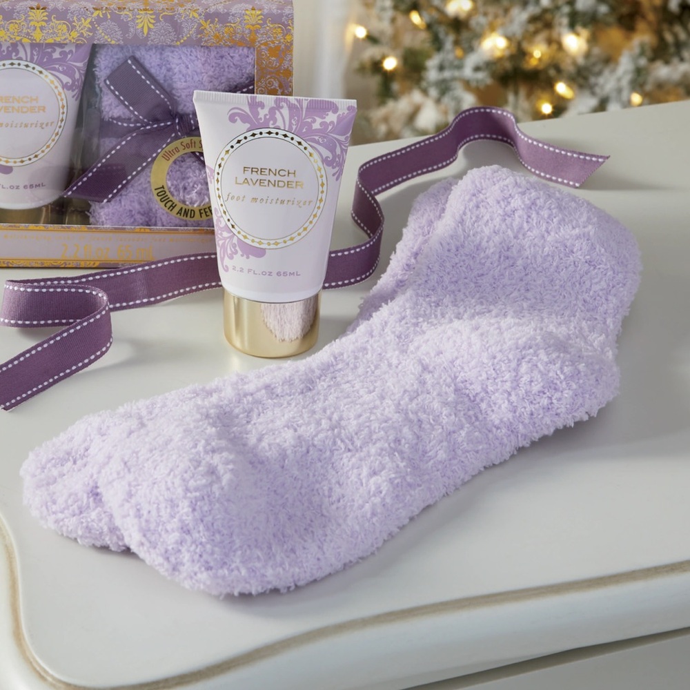 🎉FINAL PRICE🎉Lavender  Foot Moisturizer and Spa Sock Set